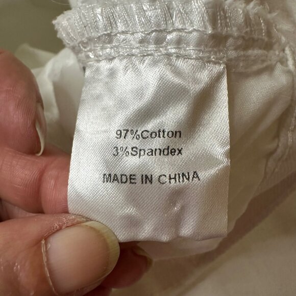 White Juliette Cropped Jeans Sz 6 Embroidered Floral Lace Overlay Sequins Chic - Picture 14 of 14